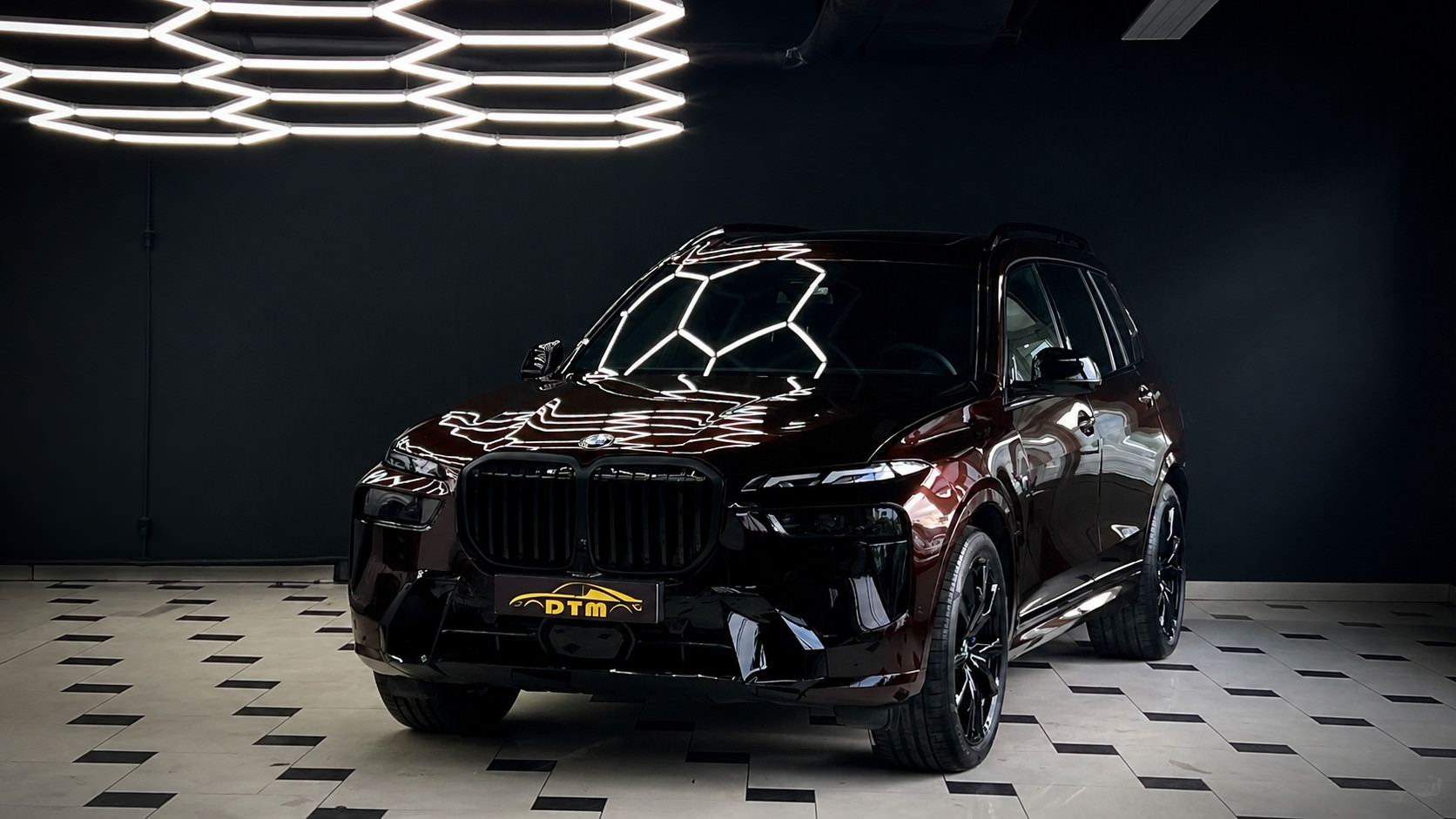 Оклейка BMW X5 в цветную полиуретановую защитную пленку