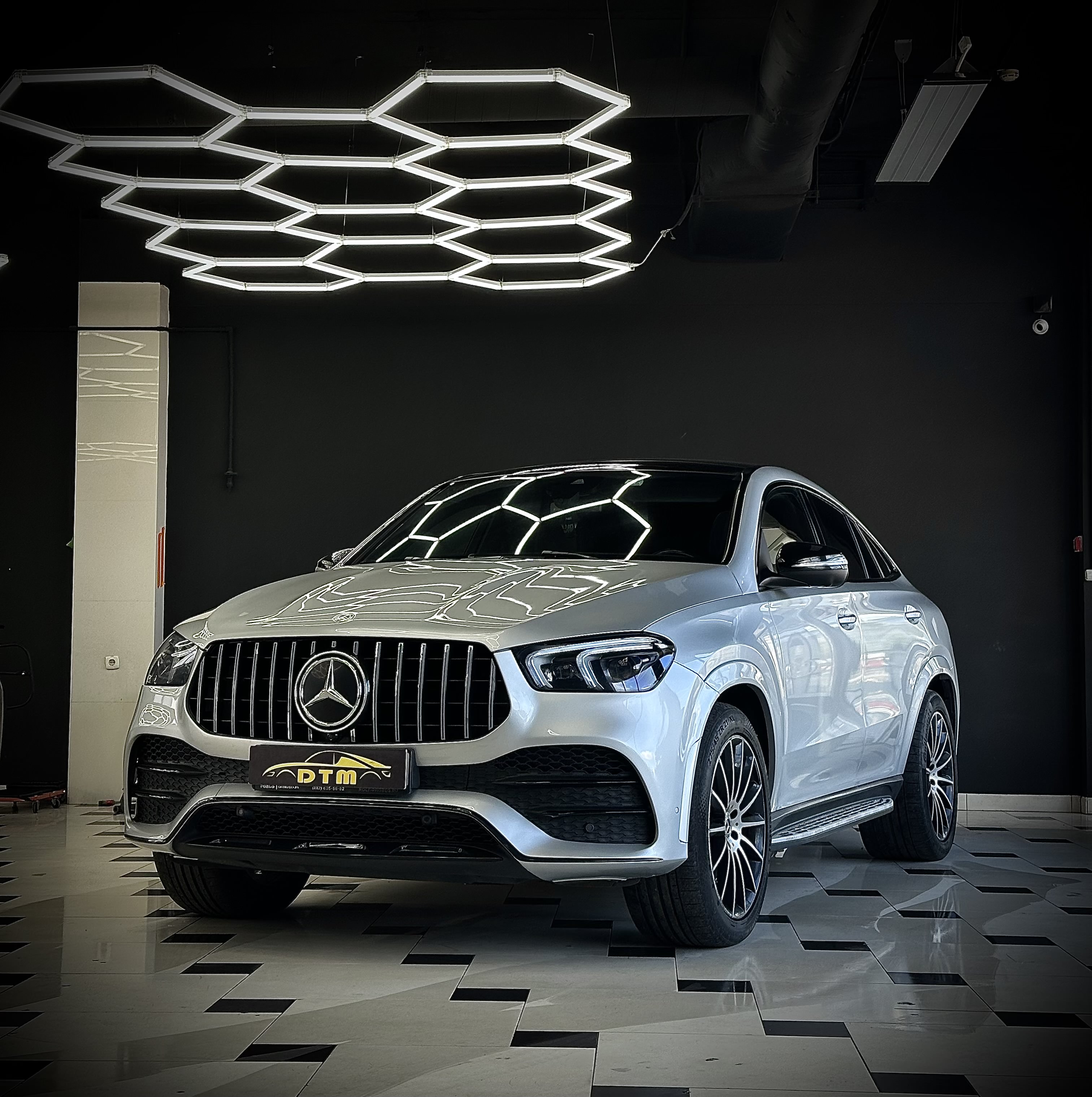 Оклейка Mercedes-Benz GLE Coupe в цветной полиуретан, ремонт и покраска дисков
