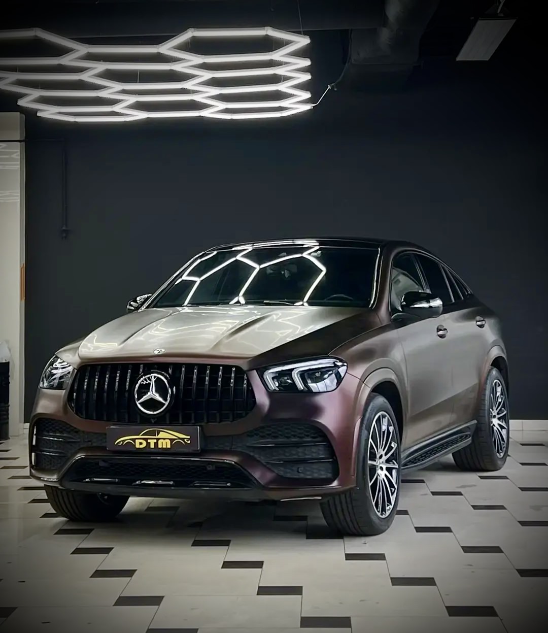 Оклейка Mercedes-Benz GLE Coupe в цветной полиуретан, ремонт и покраска дисков