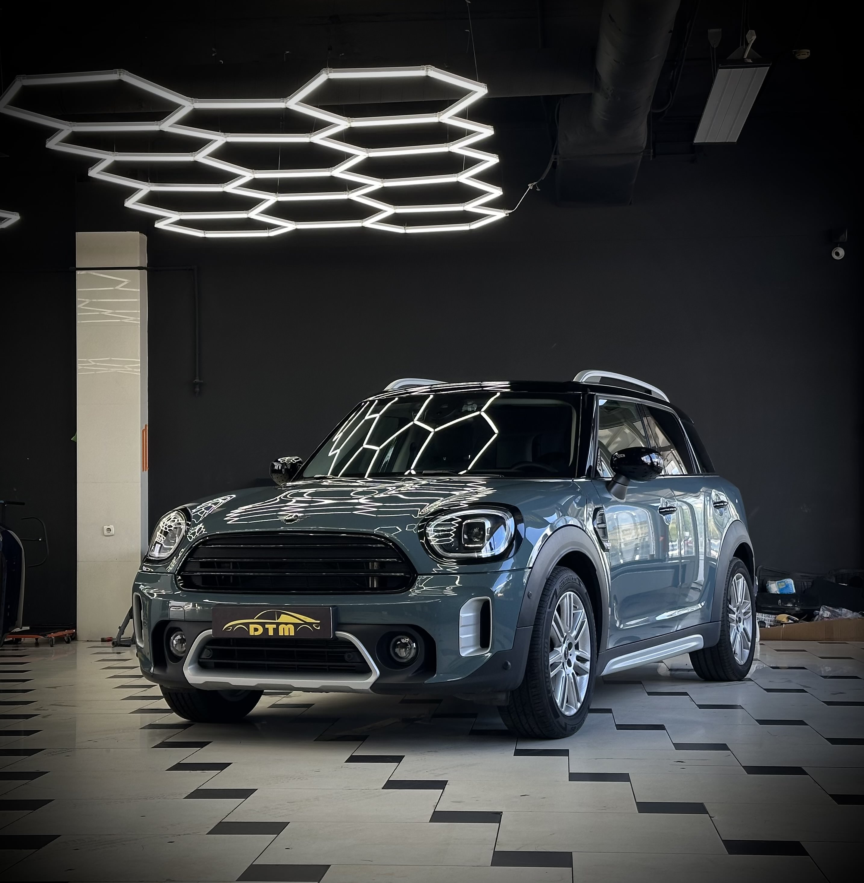 Защита MINI Cooper Countryman прозрачным полиуретаном, антихром и атермальная пленка
